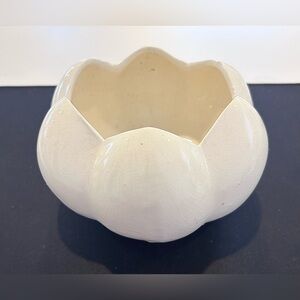 Vintage Flower Scalloped Vase